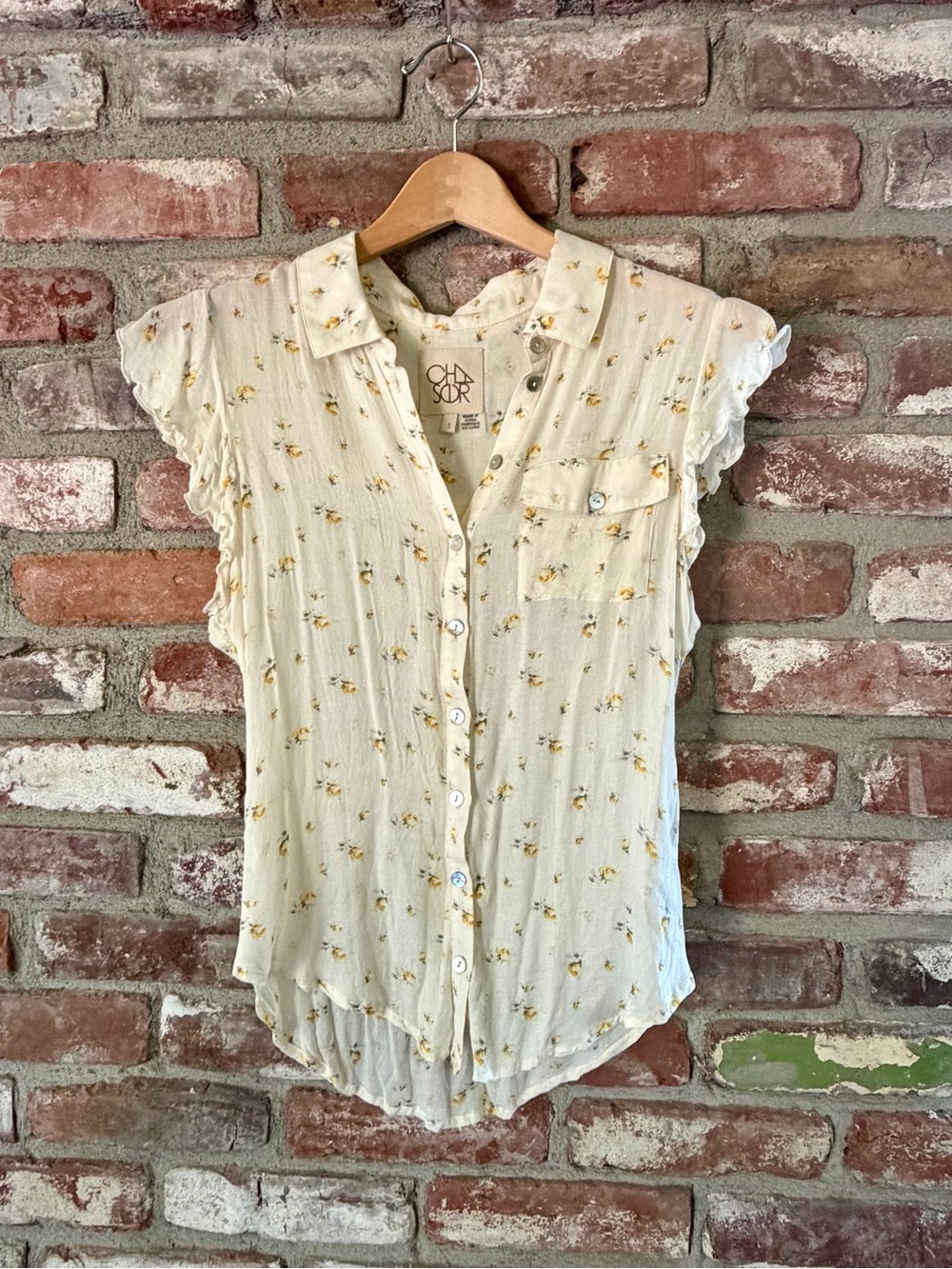 Chaser Cream Button-Front Floral Cap Sleeve Shirt